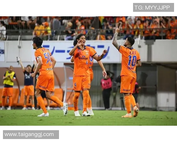 冈山绿雉与绿岛漩涡的精彩对决揭示足球战术与团队协作的魅力 冈山绿雉与绿岛漩涡的精彩对决揭示足球战术与团队协作的魅力